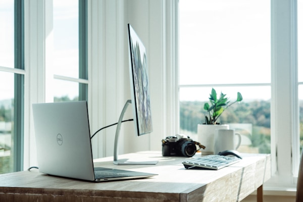 Dell U2723QE